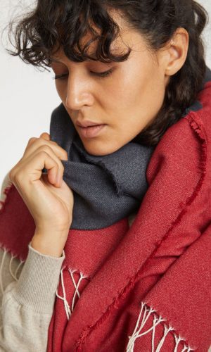 colour-block-red-sjaal-thought-clothing