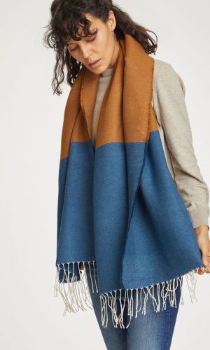 colour-block-blue-sjaal-thought-clothing