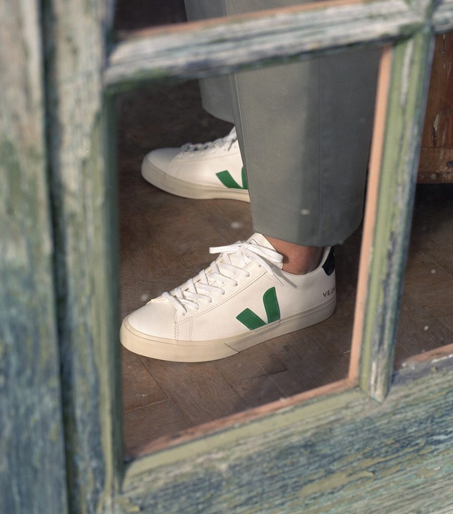 veja-sneaker-campo-leather-black-white-emeraud