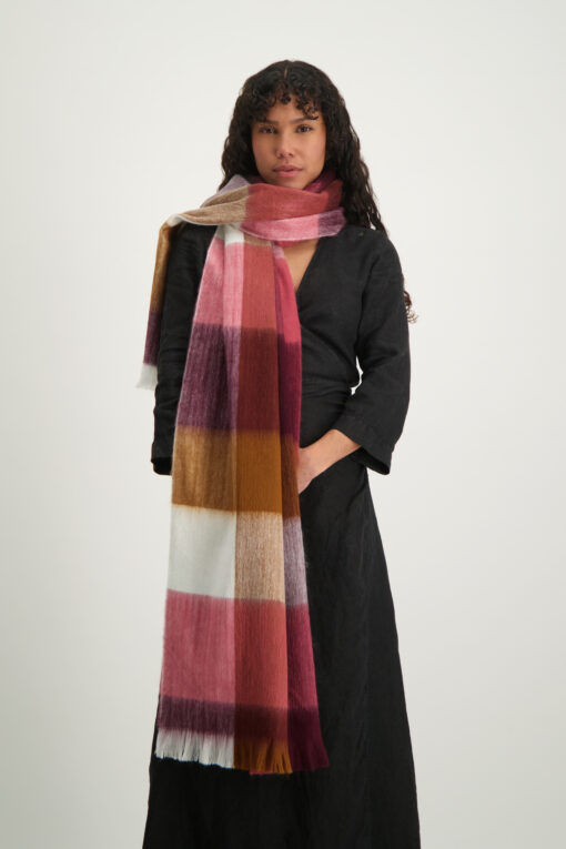 alpaca-loca-sjaal-blocked-red-grape-naturals-alpaca-wol