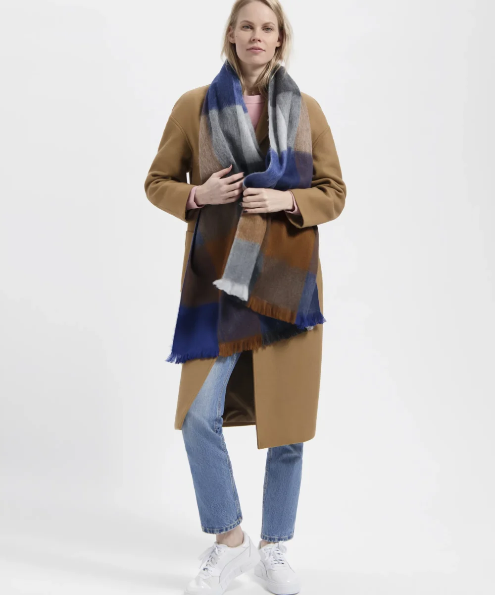 Alternative view of Alpaca Loca Sjaal Blocked Cobalt Blue, Camel, Naturals