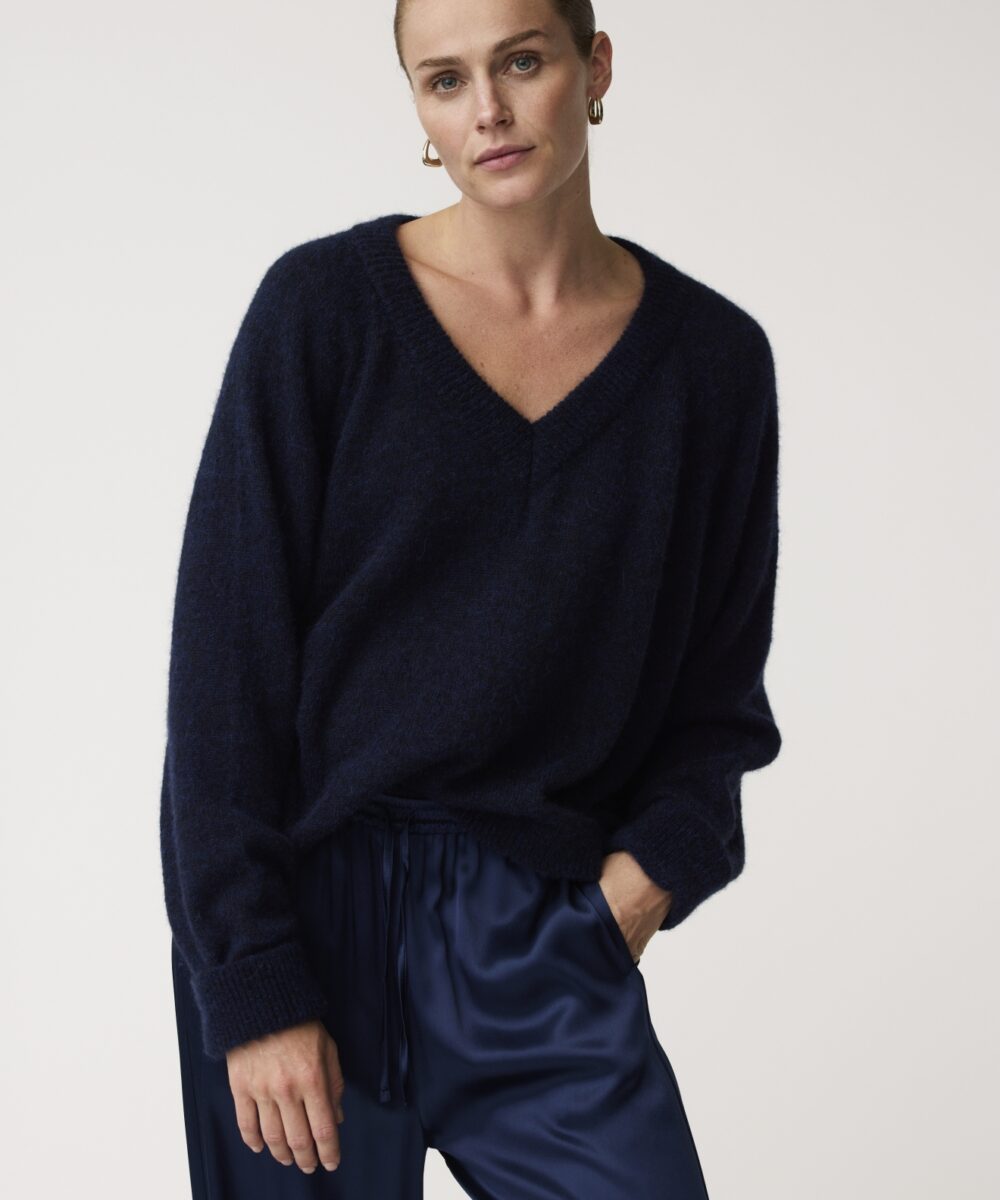 alchemist-fashion-sweater-thyme-midnight-blue