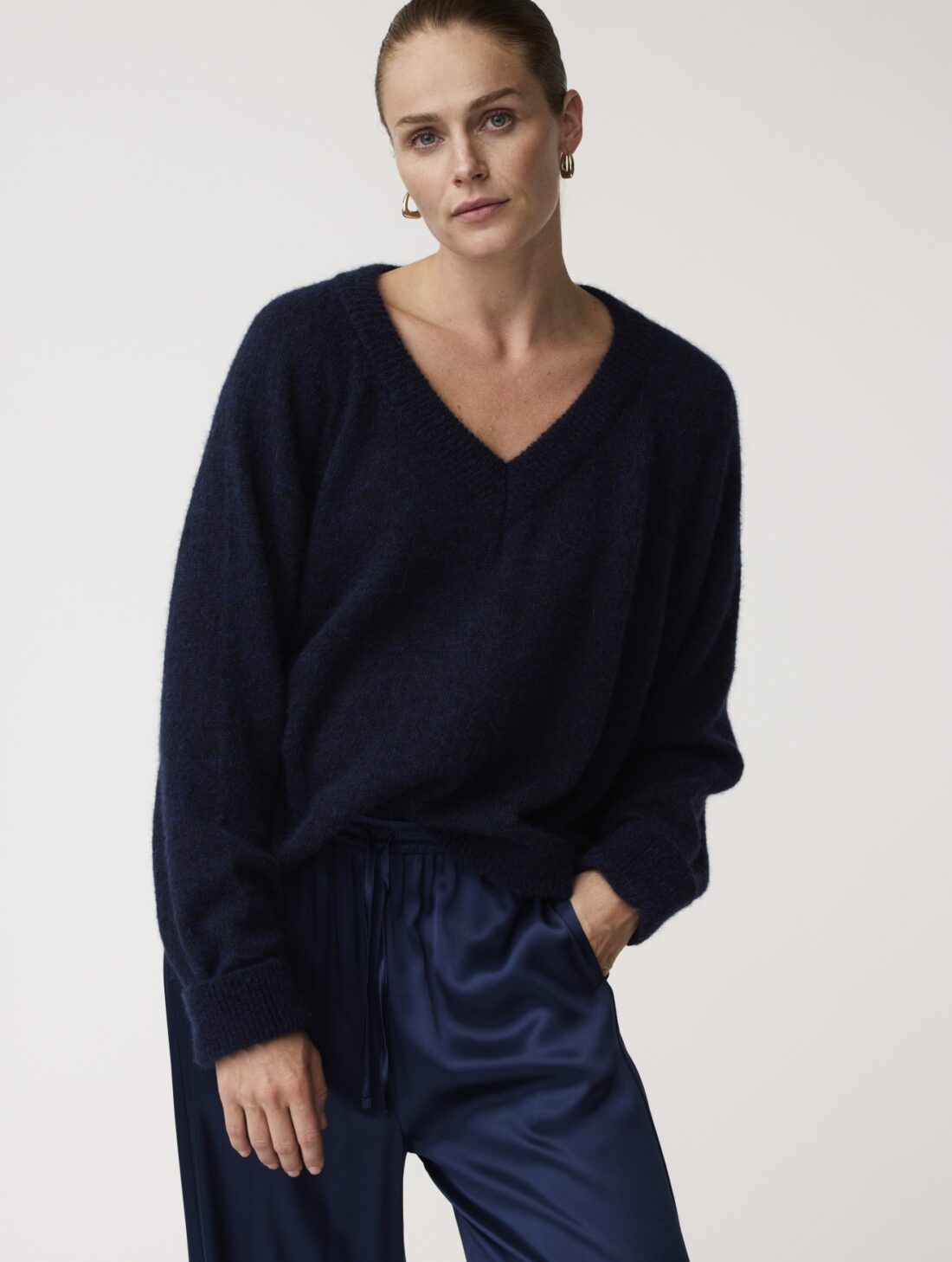 alchemist-fashion-sweater-thyme-midnight-blue