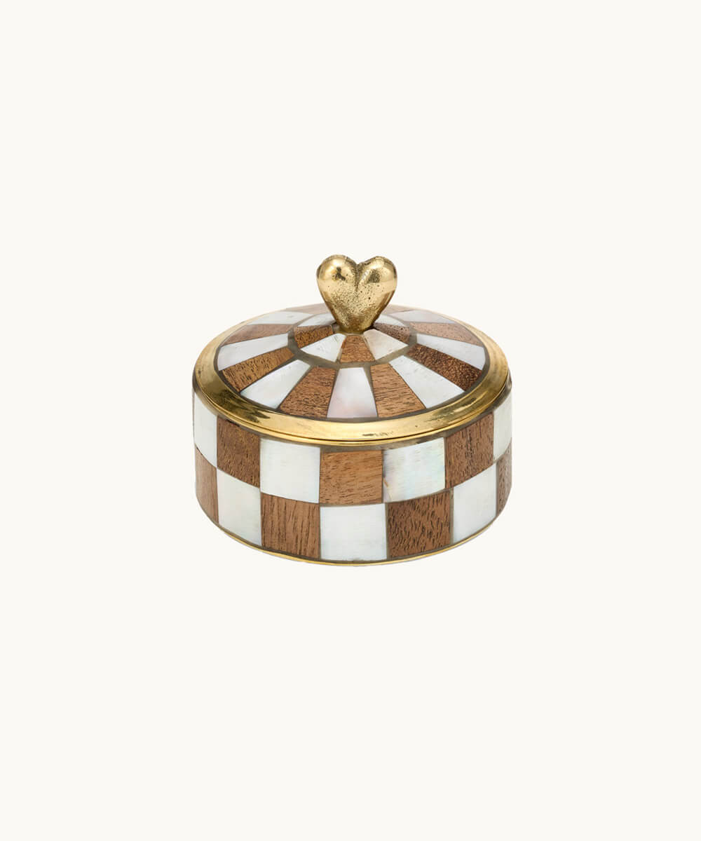 doing-goods-heart-circus-box-woody