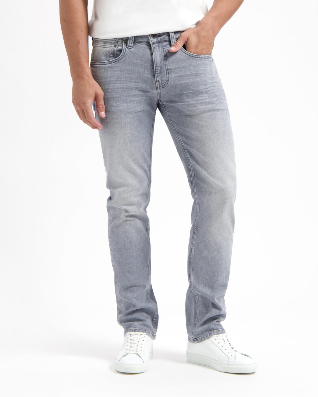 kuyichi-nick-straight-arctic-grey-biokatoen