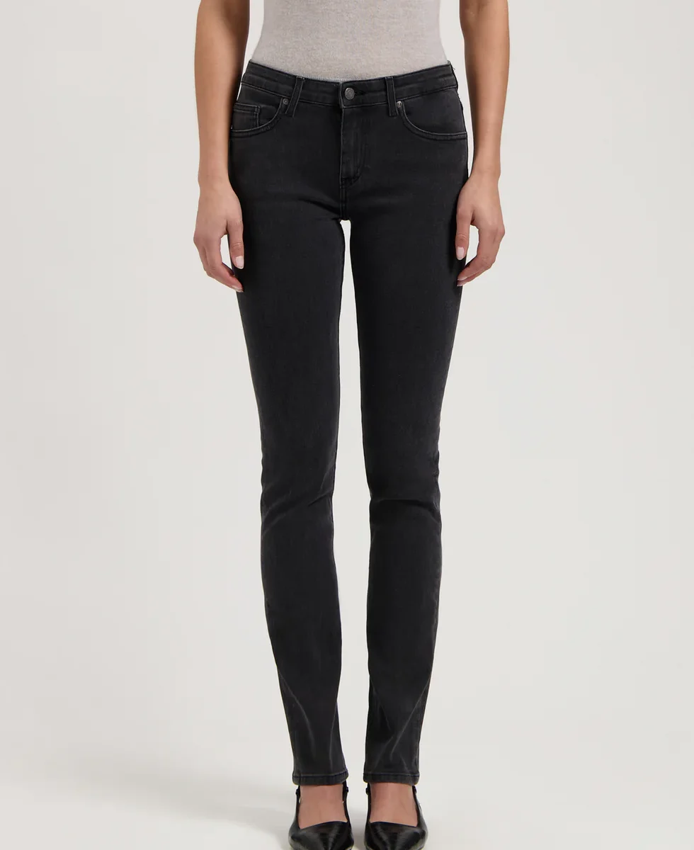 mud-jeans-faye-low-slim-stone-black