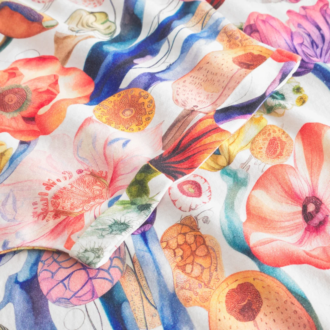 T-shirt Visby Fantasy Flowers Wit - Afbeelding 4