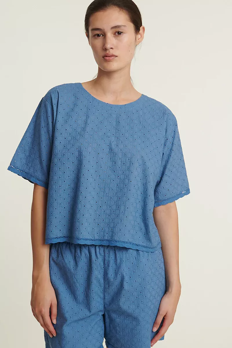 basic-apparel-adie-crop-tee