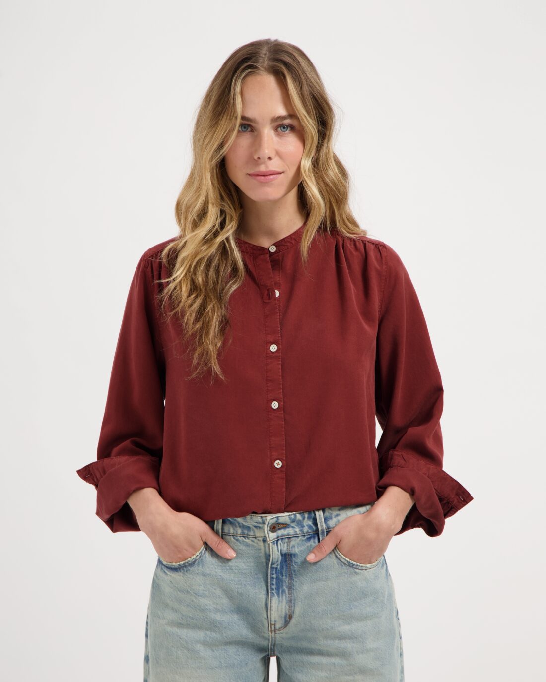 kuyichi-evi-tencel-blouse-brick