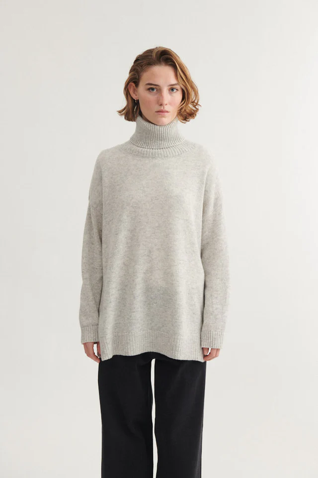 basic-apparel-sweater-line-t-neck-light-grey-melange