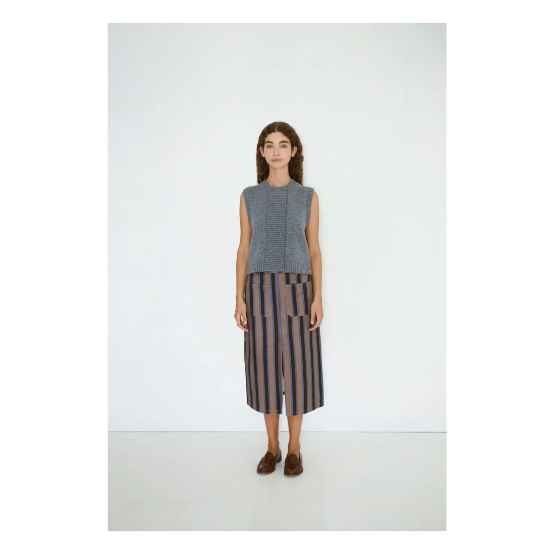 the-tiny-big-sister-buttoned-vest-dark-grey-melange