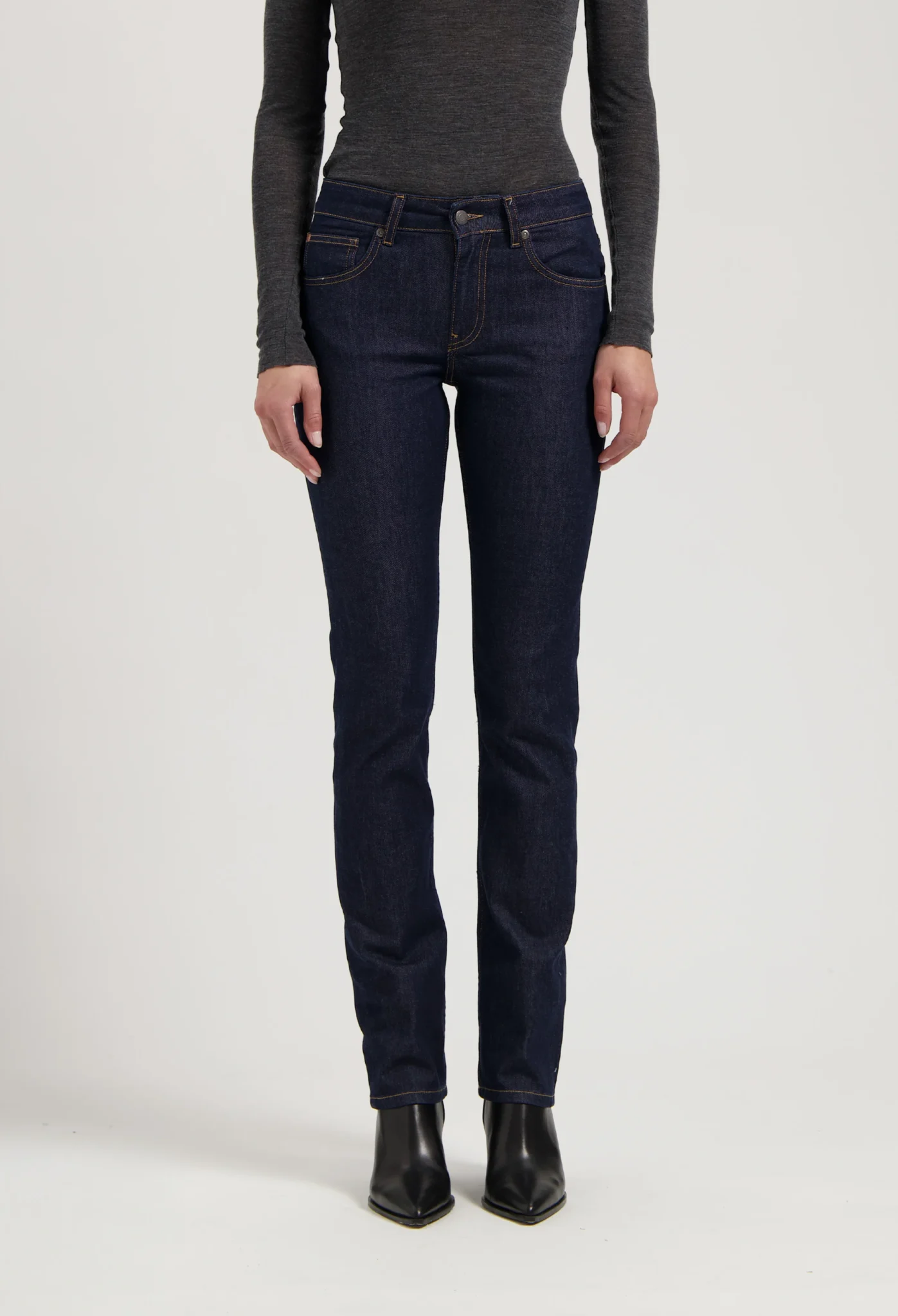 mud-jeans-logan-high-slim-rinse